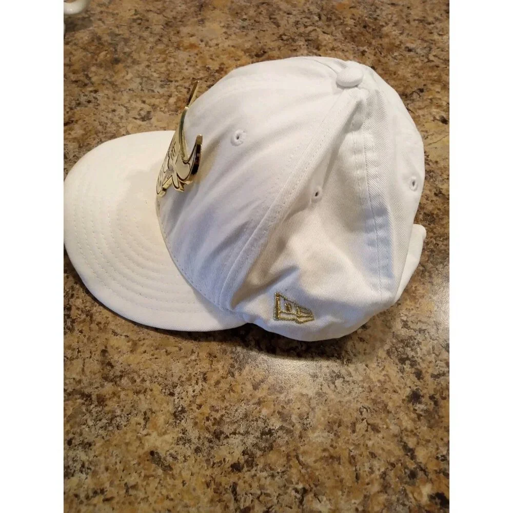New Era 9Fifty NBA Chicago Bulls White/Silver Snapback w/ Bull - Picture 2 of 11